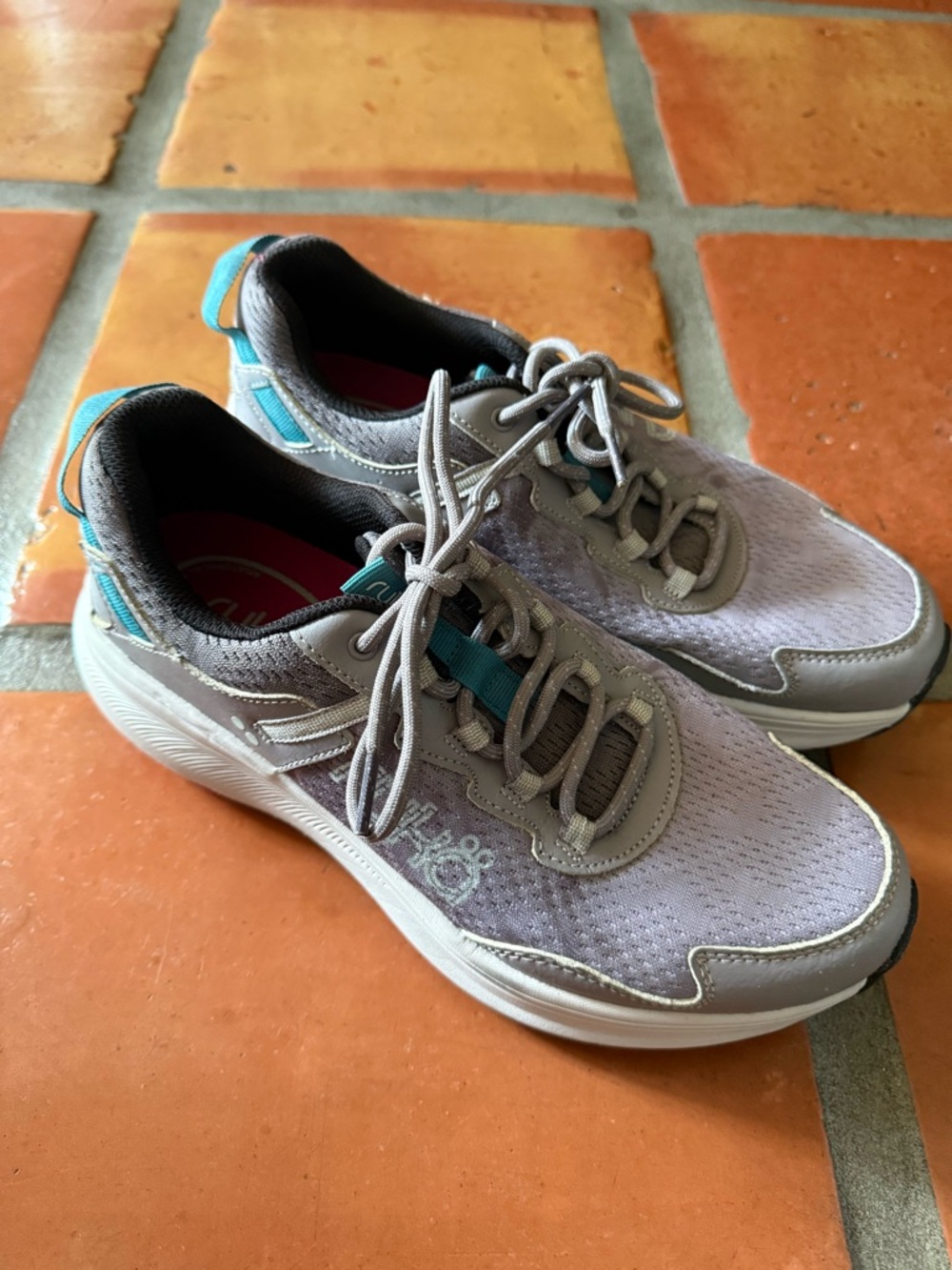 Ryan Athletic Sneakers with Teal Accents